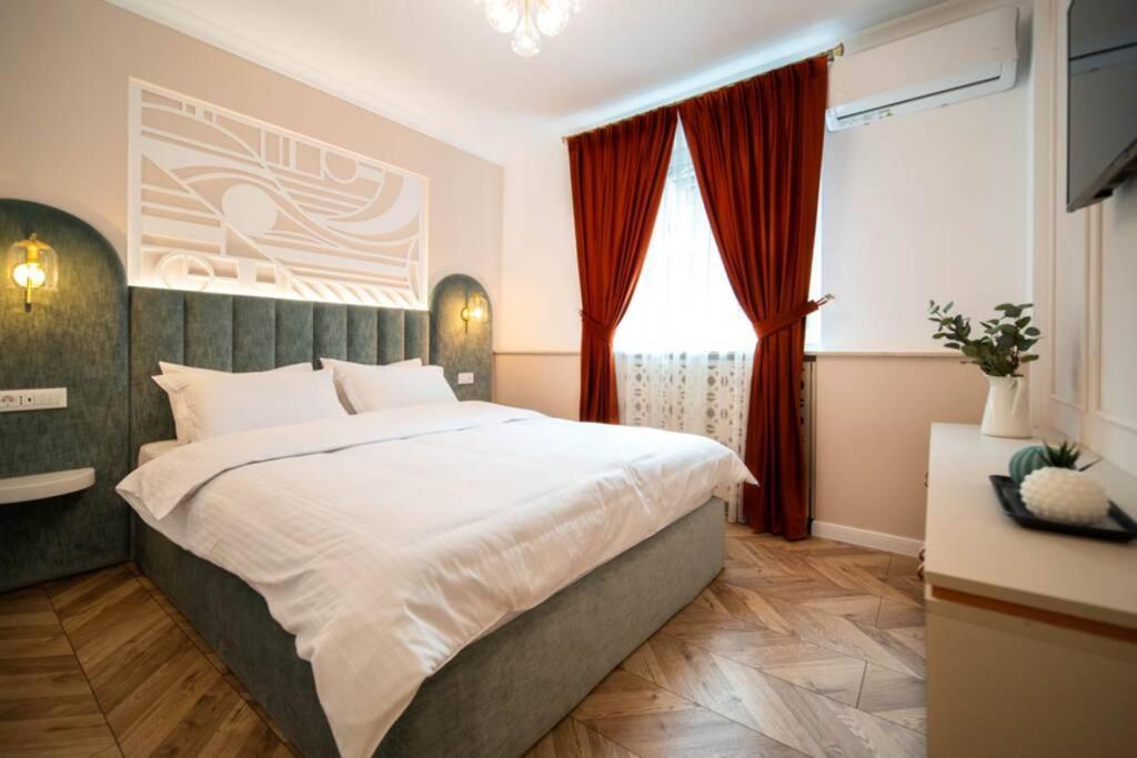 History Museum Apartment Bukarest Exteriör bild
